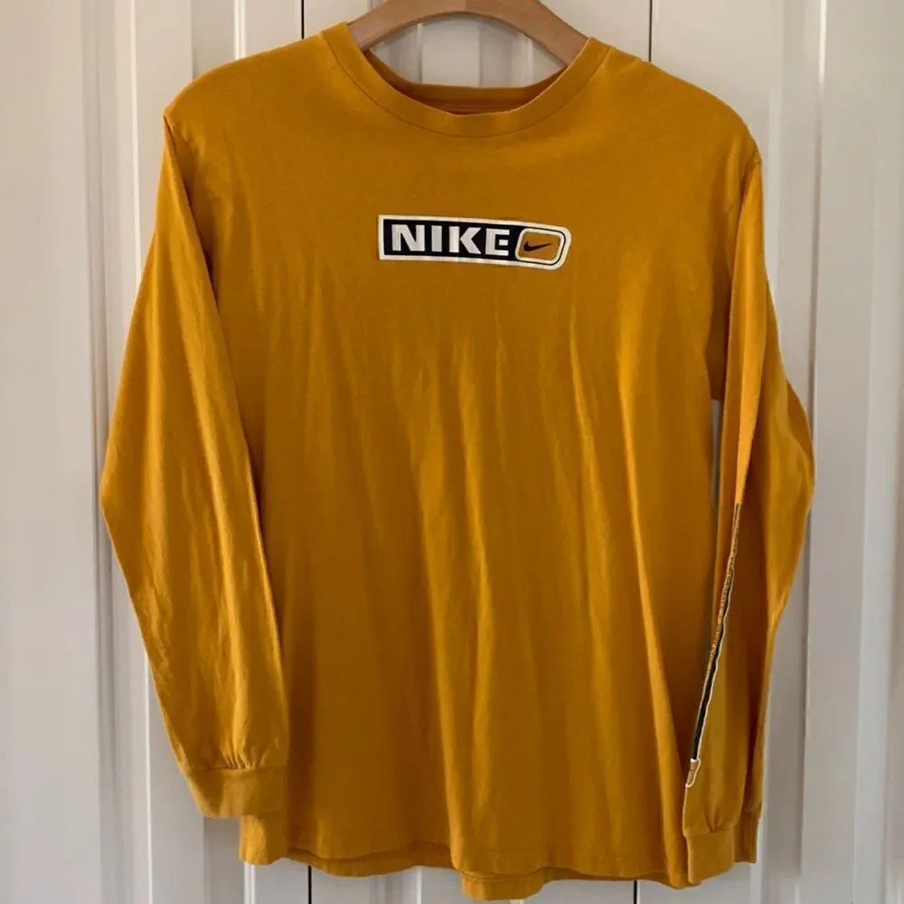 Nike Vintage 90s Spell out Tee Shirt XL workout iowa michigan y2k